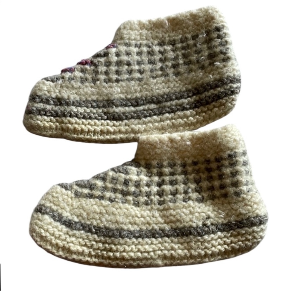 Handmade Wool Slippers – Size US 7 – 100% Natural Wool